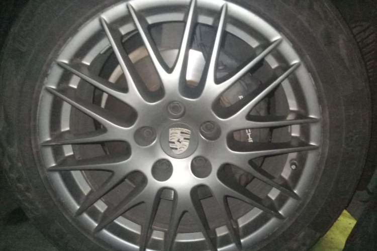 Used Porsche Cayenne 2012 3.0T parallel import Right Front Wheel Hub