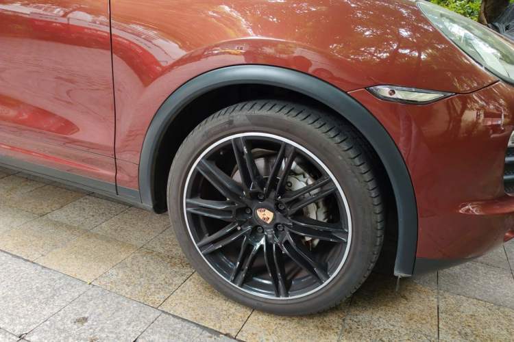 Used Porsche Cayenne 2012 Cayenne GTS 4.8L Right Front Wheel Hub