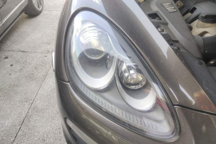Used Porsche Cayenne 2012 Cayenne GTS 4.8L Right Front Headlight