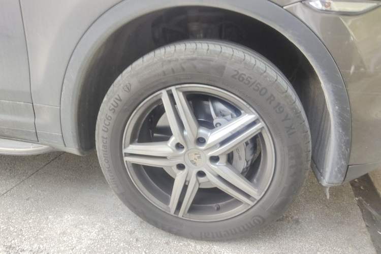 Used Porsche Cayenne 2012 Cayenne GTS 4.8L Right Front Wheel Hub