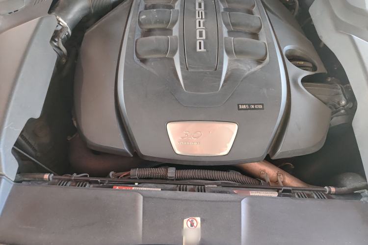 Used Porsche Cayenne  Engine Bay