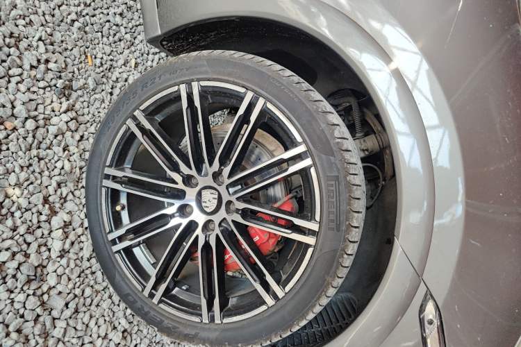 Used Porsche Cayenne  Right Front Wheel Hub