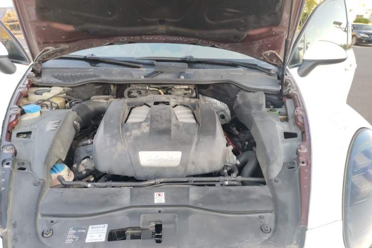 Used Porsche Cayenne  Engine Bay