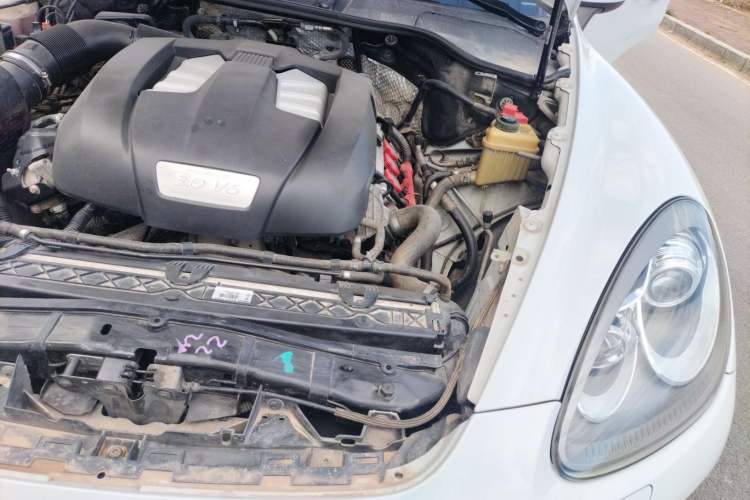 Used Porsche Cayenne 2012 3.0T parallel import Engine Bay Left