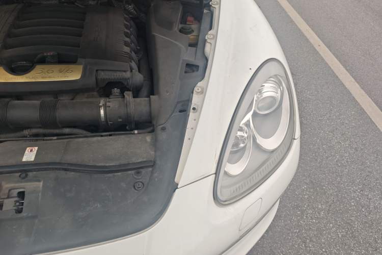 Used Porsche Cayenne  Engine Bay Left