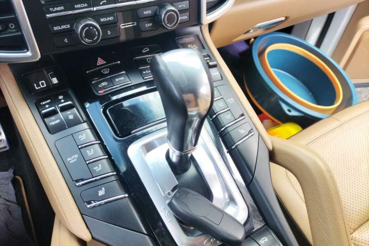 Used Porsche Cayenne 2012 3.0T parallel import Gear Lever