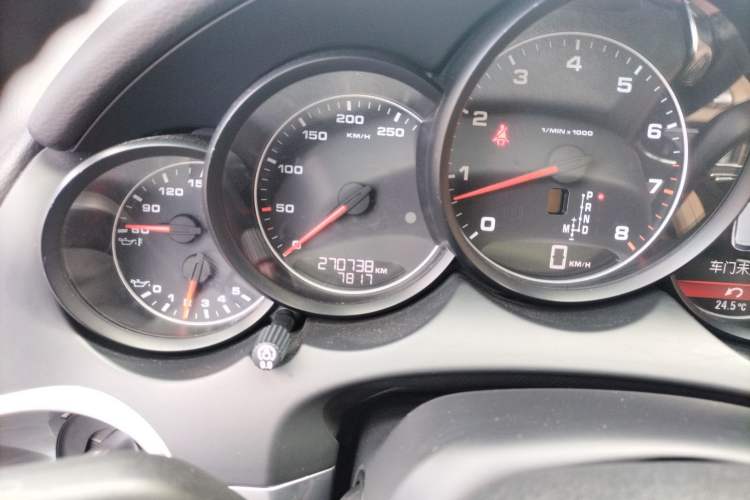 Used Porsche Cayenne 2012 3.0T parallel import Odometer Close Up