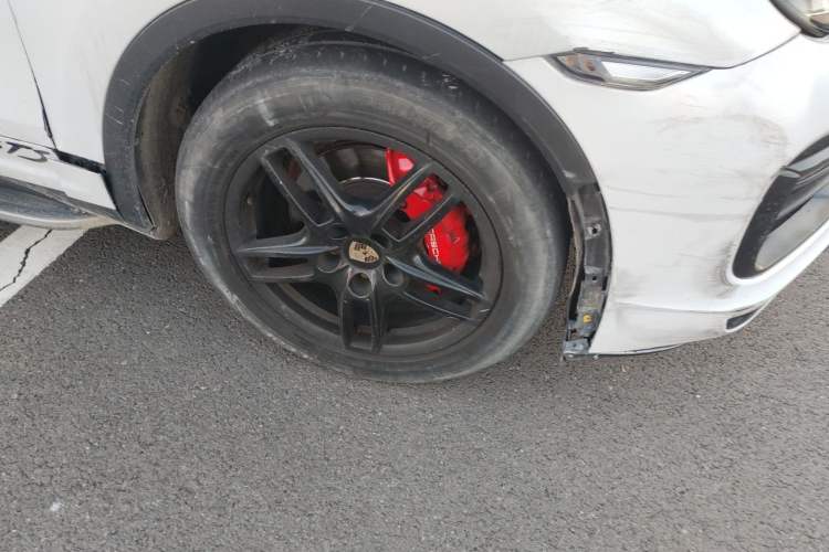 Used Porsche Cayenne  Right Front Wheel Hub