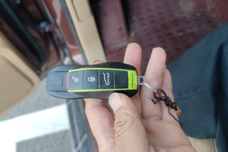 Used Porsche Cayenne  Vehicle Key