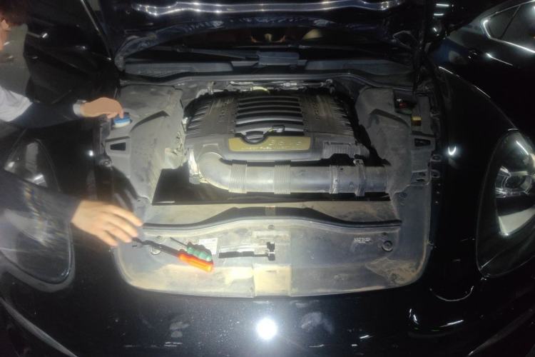 Used Porsche Cayenne  Engine Bay