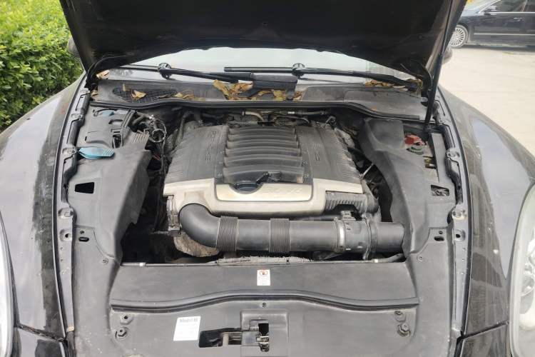 Used Porsche Cayenne 2013 3.6L automatic transmission U.S. specification Engine Bay