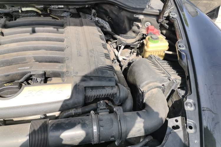 Used Porsche Cayenne 2013 3.6L automatic transmission U.S. specification Engine Bay Left
