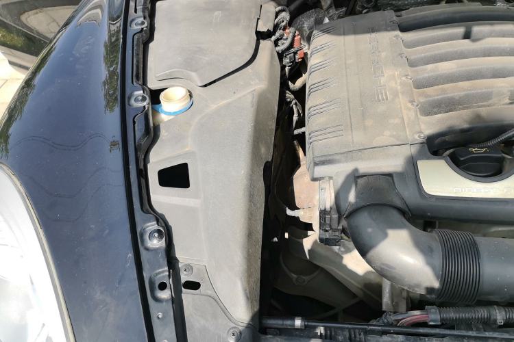 Used Porsche Cayenne 2013 3.6L automatic transmission U.S. specification Engine Bay Right