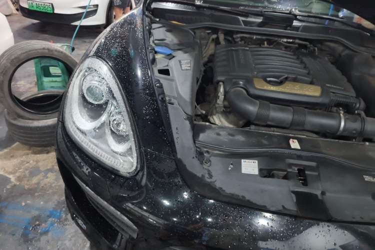 Used Porsche Cayenne 2013 3.6L automatic transmission U.S. specification Engine Bay Right