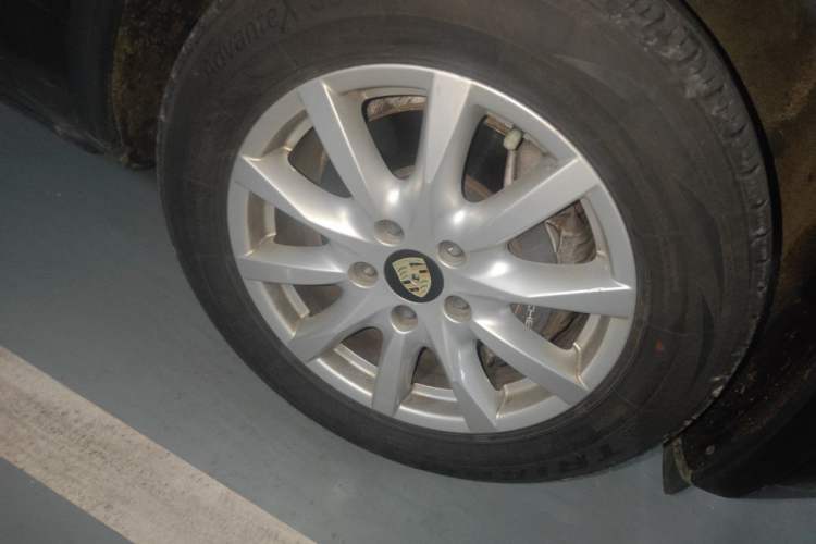 Used Porsche Cayenne  Right Front Wheel Hub