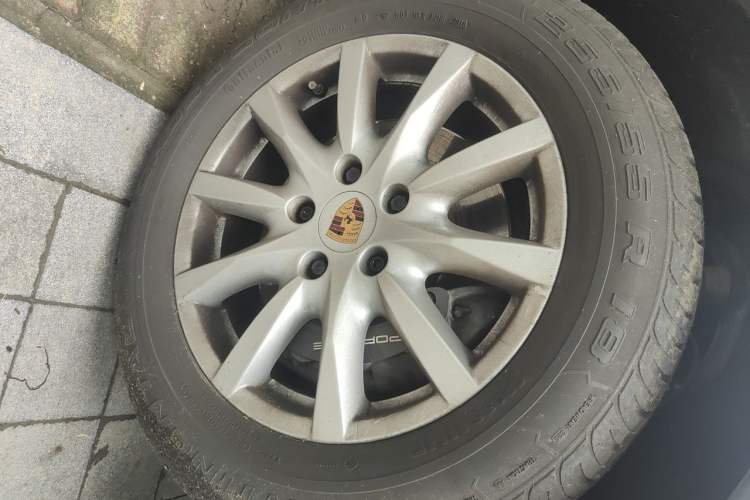 Used Porsche Cayenne  Right Front Wheel Hub