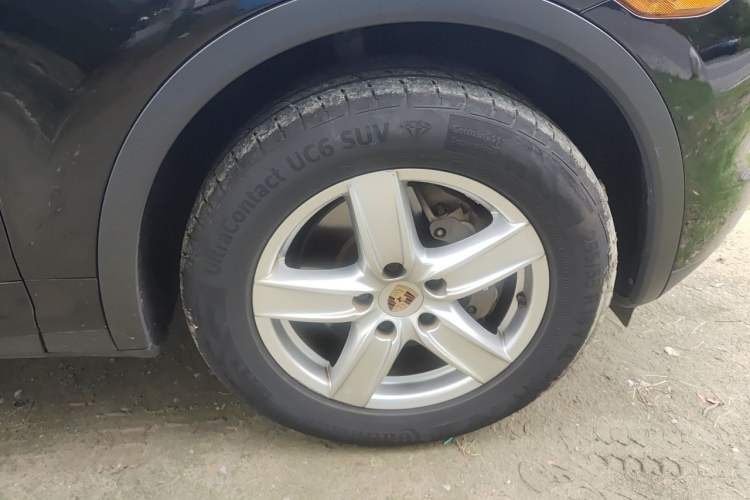 Used Porsche Cayenne  Right Front Wheel Hub