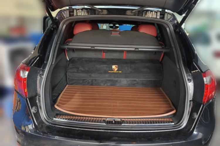 Used Porsche Cayenne 2013 3.6L automatic transmission U.S. specification Trunk