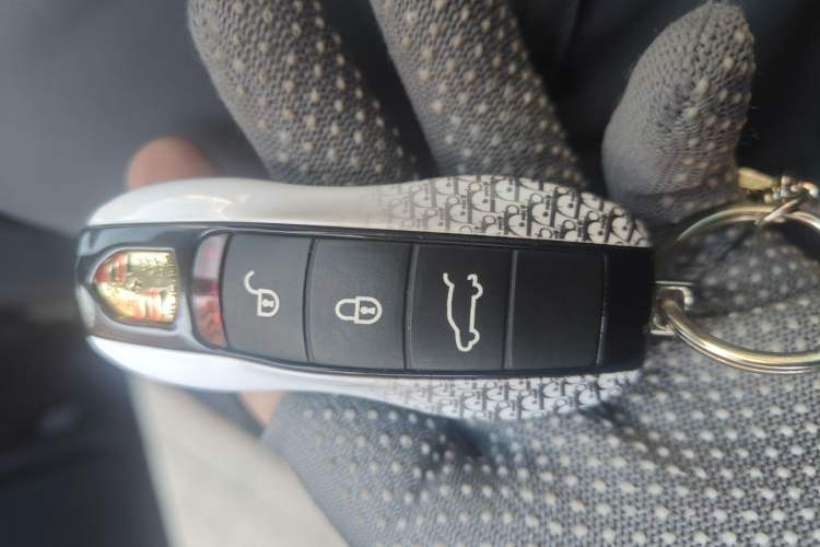 Used Porsche Cayenne  Vehicle Key