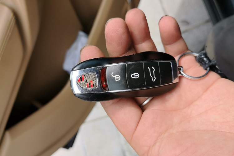 Used Porsche Cayenne 2013 3.6L automatic transmission U.S. specification Vehicle Key