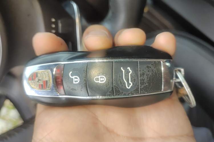 Used Porsche Cayenne  Vehicle Key