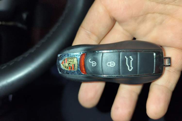 Used Porsche Cayenne 2013 3.6L automatic transmission U.S. specification Vehicle Key