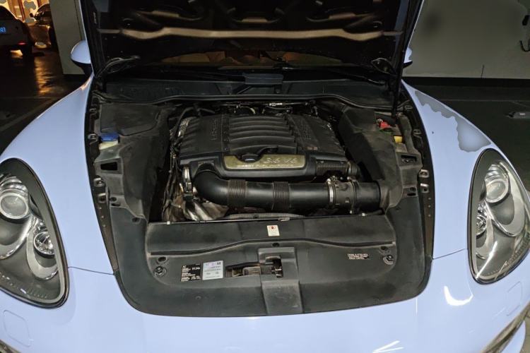 Used Porsche Cayenne  Engine Bay