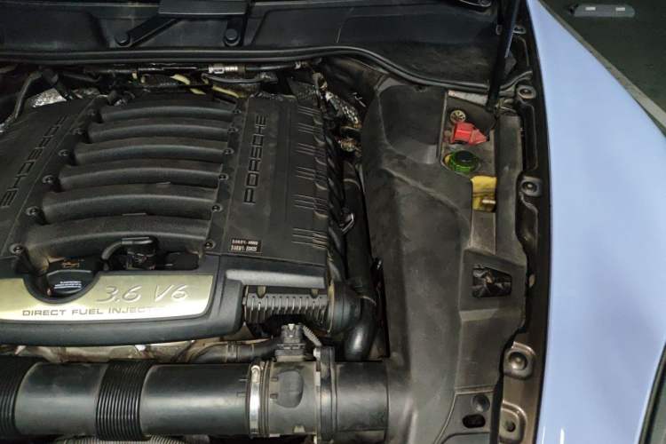 Used Porsche Cayenne  Engine Bay Left