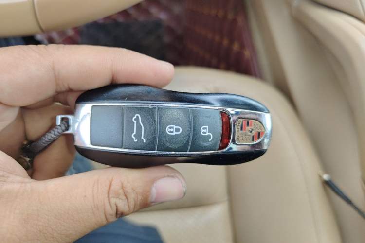 Used Porsche Cayenne  Vehicle Key