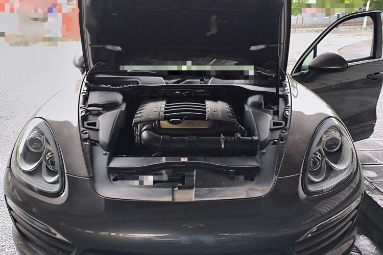 Used Porsche Cayenne  Engine Bay