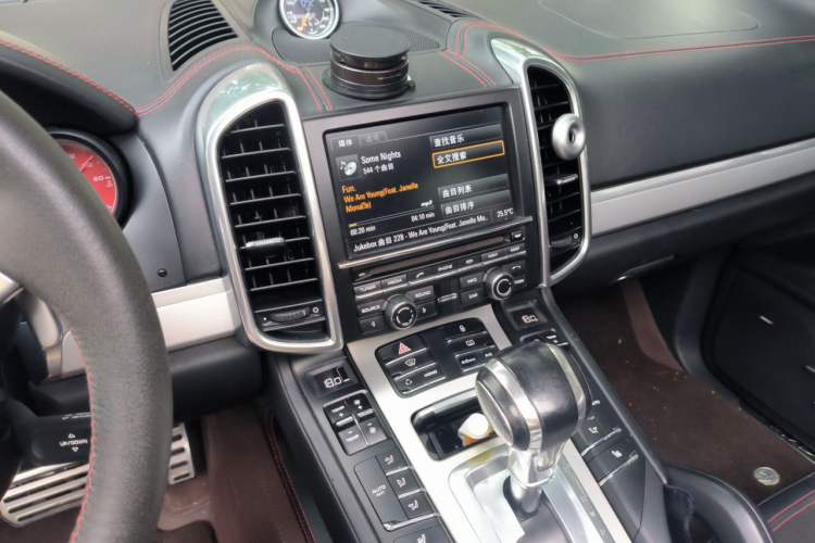 Used Porsche Cayenne  Audio And AC Panel