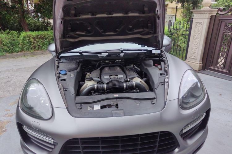 Used Porsche Cayenne 2013 Cayenne Turbo S 4.8T Engine Bay