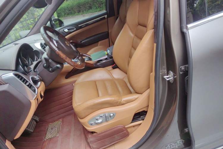 Used Porsche Cayenne 2013 Cayenne Turbo S 4.8T Left Front Seat