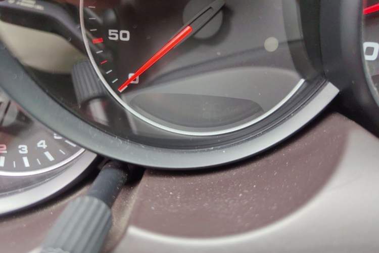 Used Porsche Cayenne 2013 Cayenne Turbo S 4.8T Odometer Close Up