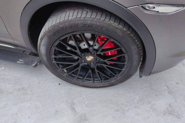 Used Porsche Cayenne 2013 Cayenne Turbo S 4.8T Right Front Wheel Hub