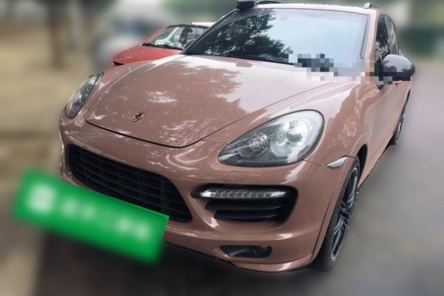 Used Porsche Cayenne 2013 model, 4.8-liter automatic, 5 seats with a sunroof