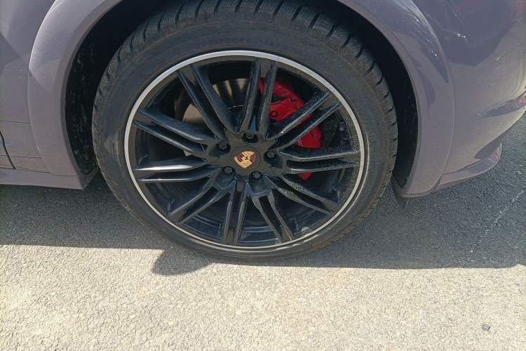 Used Porsche Cayenne  Right Front Wheel Hub