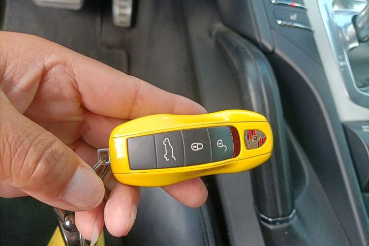 Used Porsche Cayenne  Vehicle Key