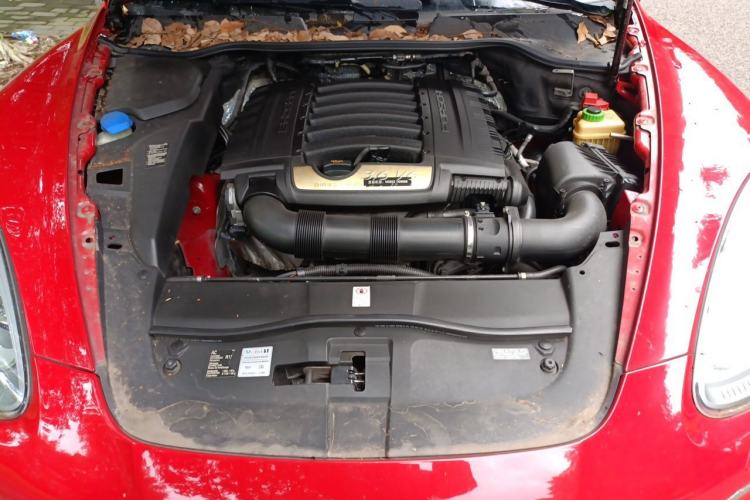 Used Porsche Cayenne 2013 3.6L automatic transmission U.S. specification Engine Bay