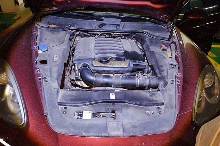 Used Porsche Cayenne 2013 3.6L automatic transmission U.S. specification Engine Bay