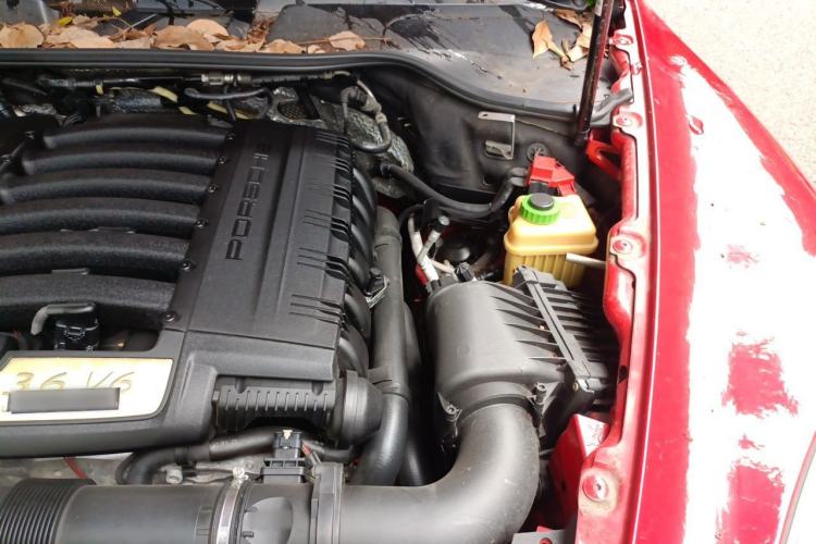 Used Porsche Cayenne 2013 3.6L automatic transmission U.S. specification Engine Bay Left
