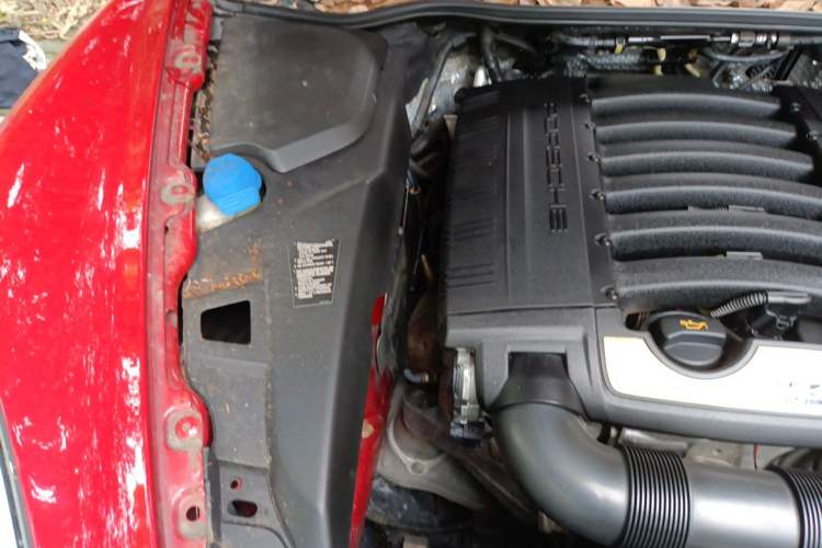 Used Porsche Cayenne 2013 3.6L automatic transmission U.S. specification Engine Bay Right