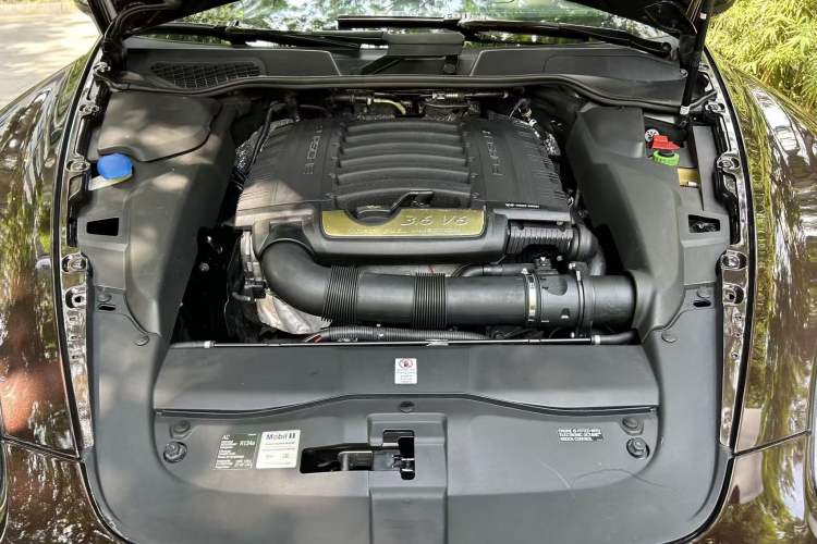 Used Porsche Cayenne 2013 3.6L automatic transmission U.S. specification Engine Bay