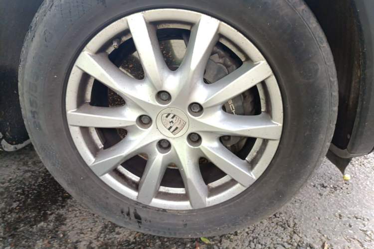 Used Porsche Cayenne 2013 3.6L automatic transmission U.S. specification Right Front Wheel Hub