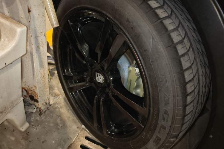 Used Porsche Cayenne 2013 3.6L automatic transmission U.S. specification Right Rear Wheel Hub