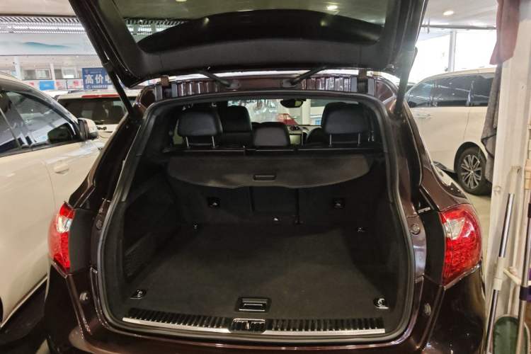 Used Porsche Cayenne 2013 3.6L automatic transmission U.S. specification Trunk