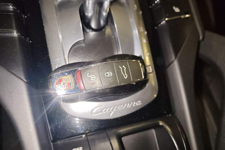 Used Porsche Cayenne 2013 3.6L automatic transmission U.S. specification Vehicle Key