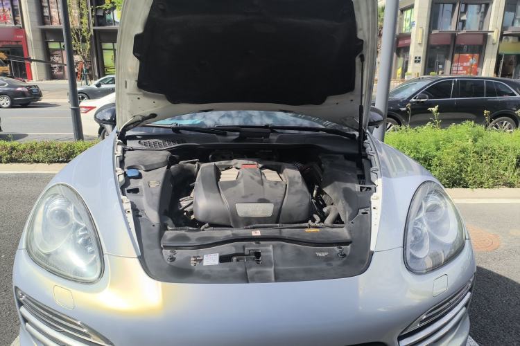 Used Porsche Cayenne  Engine Bay