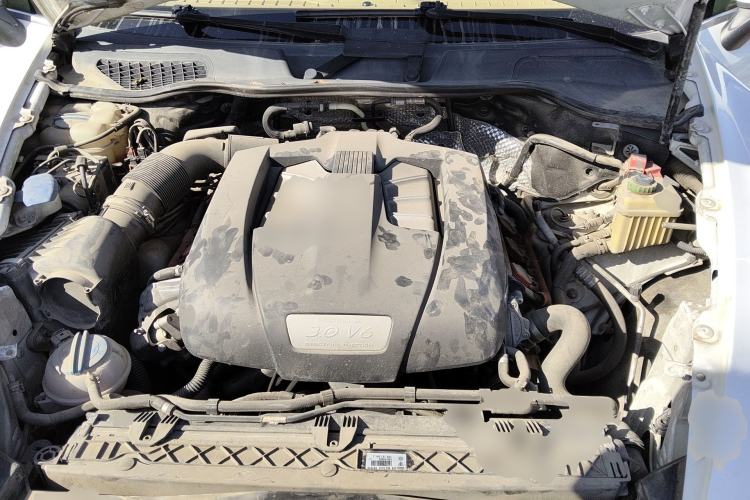 Used Porsche Cayenne  Engine Bay