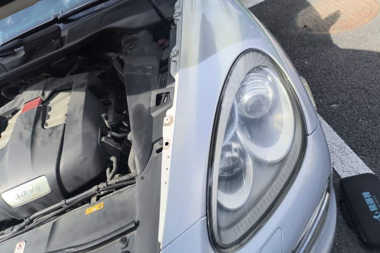 Used Porsche Cayenne  Engine Bay Left